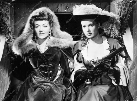 Maureen O'Hara At Swords Point 5000-34