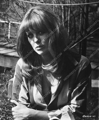 Fiona Lewis outdoors portrait 5328-02