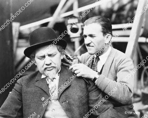 Jack Pierce does finishing touches for Jean Hersholt 5623a-02