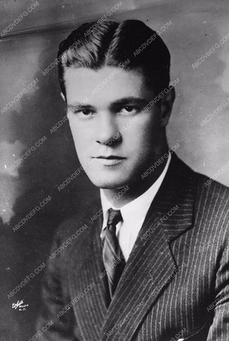 handsome Paul Kelly portrait 5717-14