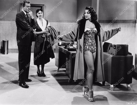 Mara Corday models swimsuit for Dennis O'Keefe film The Lady Wants Mink 5756-27