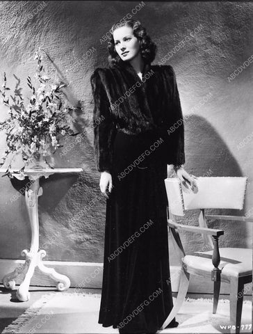 Maureen O'Hara full length fashion portrait 5760-18