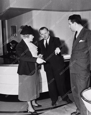 Sophie Tucker arrives at MGM Studios 5765a-30