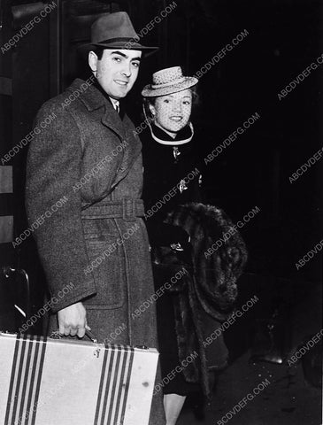 candid Tyrone Power and wife Annabella 5765a-33