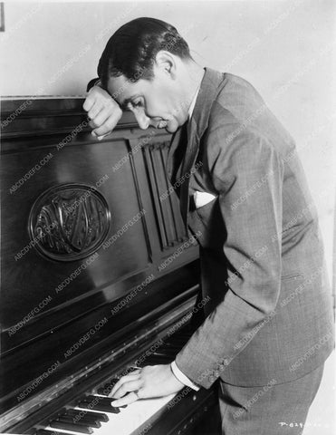 Irving Berlin at the piano 5798-19