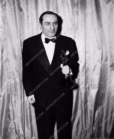 Academy Awards director Ernst Lubitsch w his Oscar Statue 5956-18