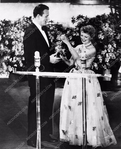 Academy Awards John Wayne Janet Gaynor on stage w Oscar Statue 5956-19