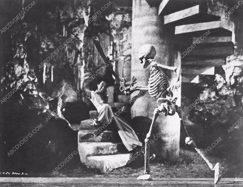 Kerwin Matthews skeleton sword fight film The 7th Voyage of Sinbad 5969-03