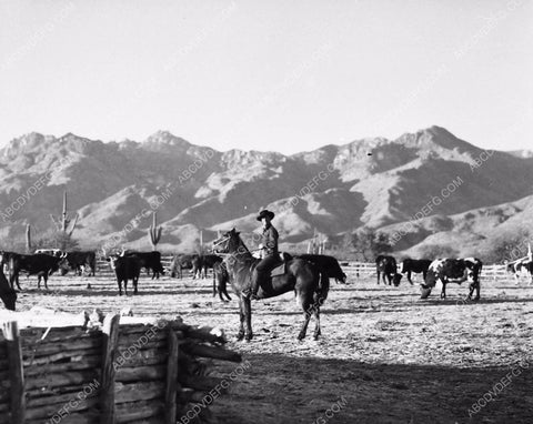 Robert Taylor on horseback film Billy the Kid 5969-17