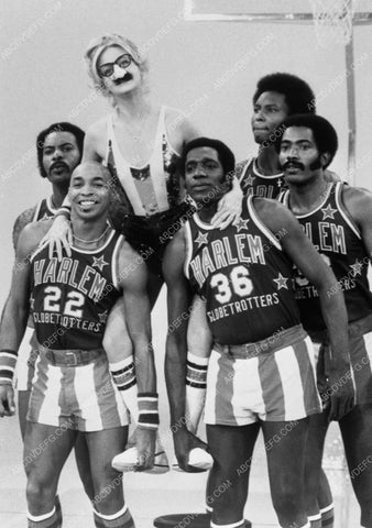Goldie Hawn The Harlem Globetrotters TV Special 5989-10