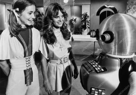 space babes Lisa Eilbacher Heather Menzies TV Logan's Run 5989-23