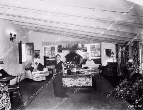 Miriam Hopkins gives tour of home 6006-14