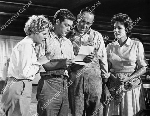 Mimsy Farmer James MacArthur Henry Fonda Maureen O'Hara film Spencer's Mountain 6233-09
