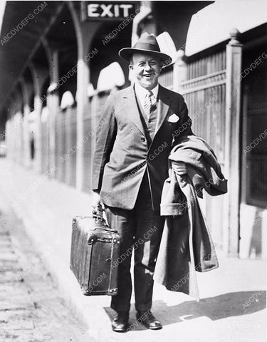 candid Chester Conklin at the train station 6269-16