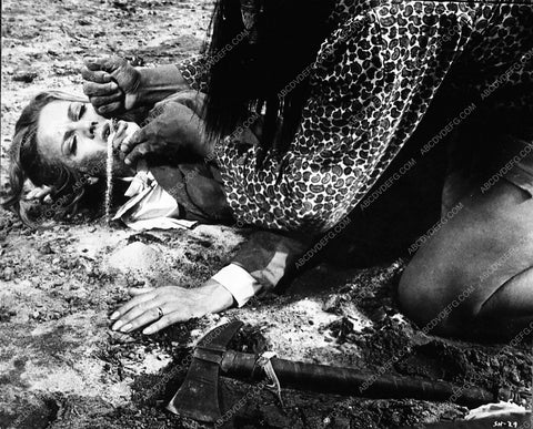 Honor Blackman forced to eat sand western film Shalako 6345-09