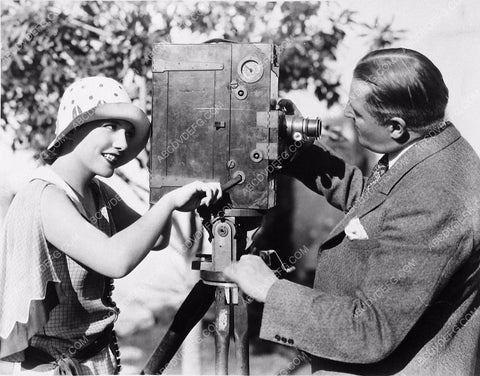 great candid Lupe Velez w camerman Billy Bitzer 6387-28