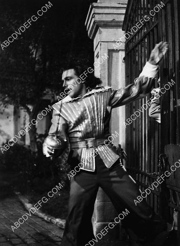sword fighting sequence film The Three Musketeers 6473-16
