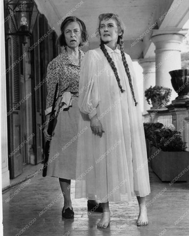 Hush Hush Sweet Charlotte Agnes Moorehead and Bette Davis 6600-08