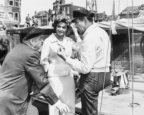 Robert Taylor and guest stars on set 6628-17