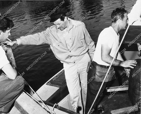 Robert Taylor does a little boating 6628-18