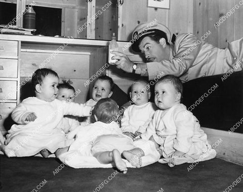 Robert Taylor and a bunch of babies film Stand By for Action 6628-19