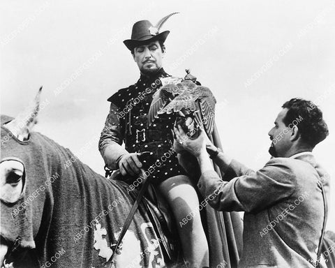 Robert Taylor and the hunting falcon 6628-20