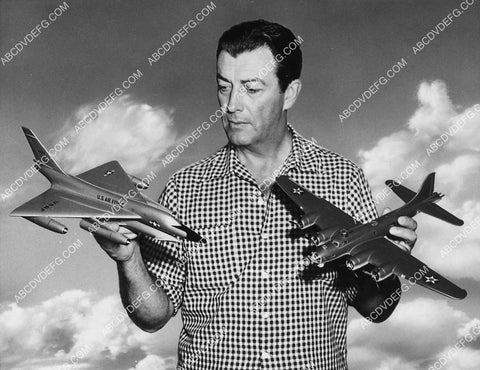 Robert Taylor w some cool military aviation models 6628-25