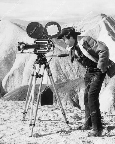 Robert Taylor looking through the camera on location film The Last Hunt 6628-29