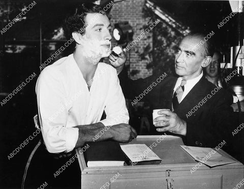 Robert Taylor getting a shave behind the scenes 6629-07