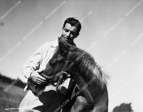 Robert Taylor spending time w his horses 6629-24