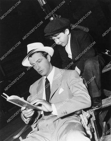 candid Bobs Watson and Robert Taylor behind the scenes 6631-13
