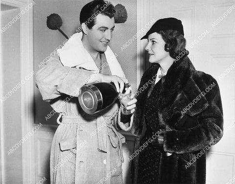 Robert Taylor pouring a drink for friend 6632-03