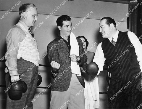 Robert Taylor referees boxing match between Edward Arnold & Frank Morgan 6632-06