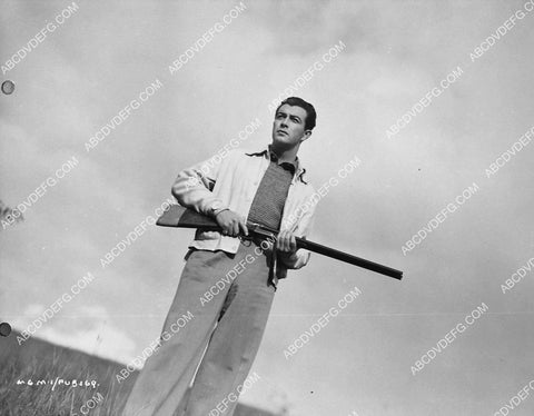 Robert Taylor does a little bird hunting 6632-14