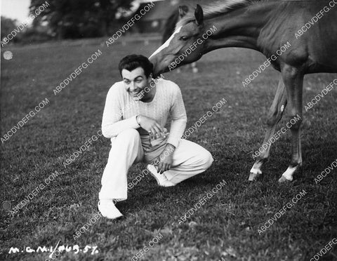 Robert Taylor playing w his horses 6632-19