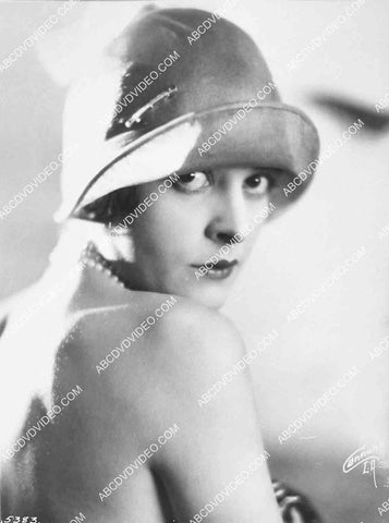Madeline Hurlock portrait 6851-009