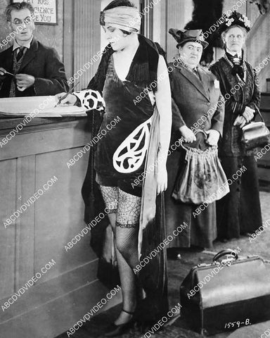 Madeline Hurlock elaborate spider web fishnet nylons Mack Sennett silent short One Spooky Night 6851-010