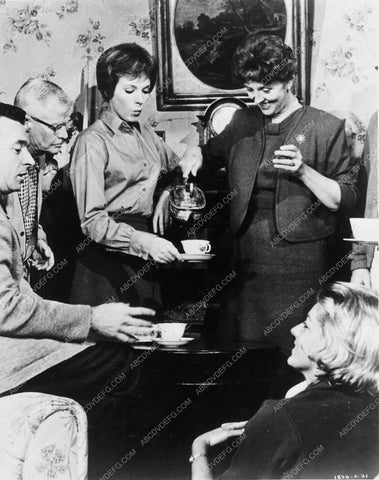 Julie Andrews behind the scenes The Americanization of Emily 6902-33