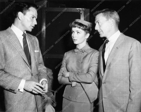 candid Frank Sinatra Debbie Reynolds David Wayne behind the scenes 6905-21