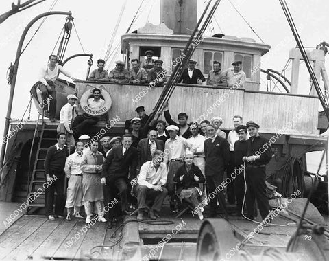 Laura La Plante, Alan Hale, entire cast & crew film The Sea Ghost 6943-001