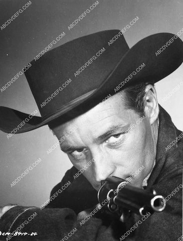 Guy Madison takes aim w his six gun 6950-23