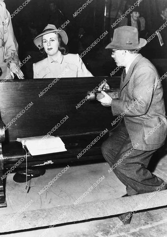 candid Deanna Durbin on set 7019-031