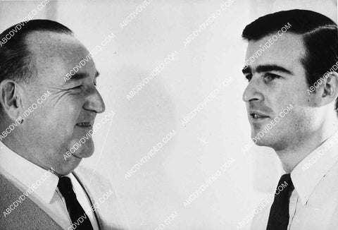 Goc Jerry Brown and Mayor Sam Yorty 7022-035