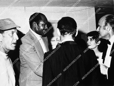Jack Klugman, Mayor Tom Bradley, Jean Simmons candid at some event 7022-036