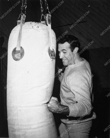athletic Ricardo Montalban does some boxing training 7368-12
