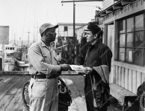 John Garfield film noir The Breaking Point 7373-09