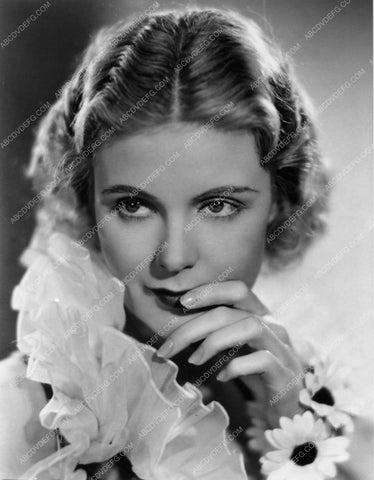Jean Muir portrait 7566-05