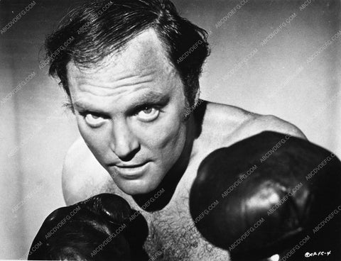 Stacy Keach in boxing gloves Fat City 7633-28