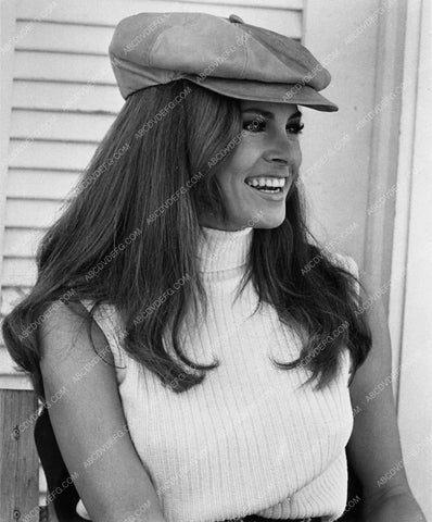Raquel Welch 7675-14