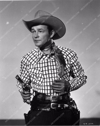 Roy Rogers posing with guns 7763a-05